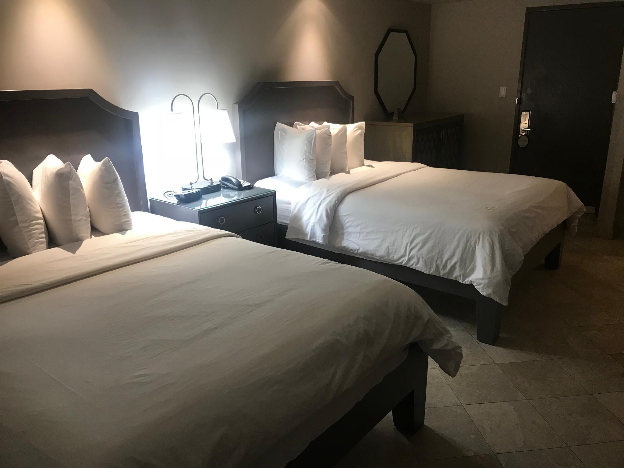 Hollywood Hotel 3*