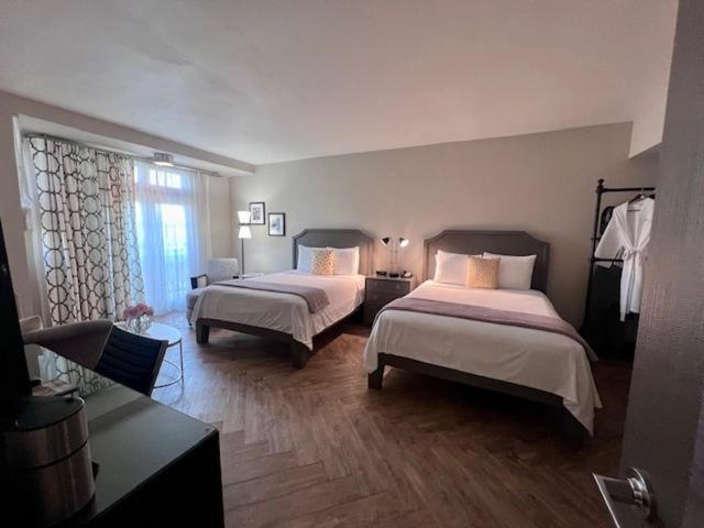 Hollywood Hotel
